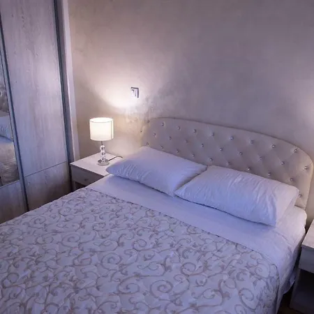 Perla Lux 公寓 阿然德洛维克