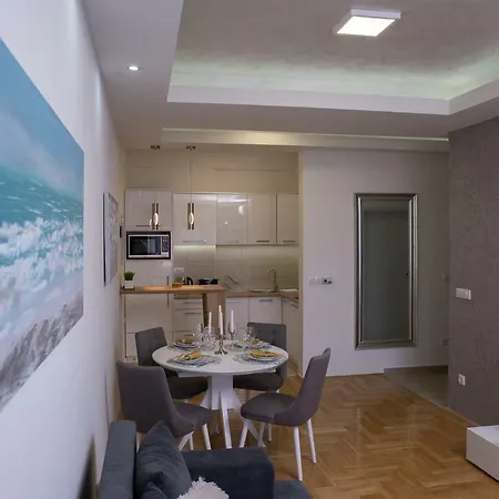 Perla Lux Apartment *